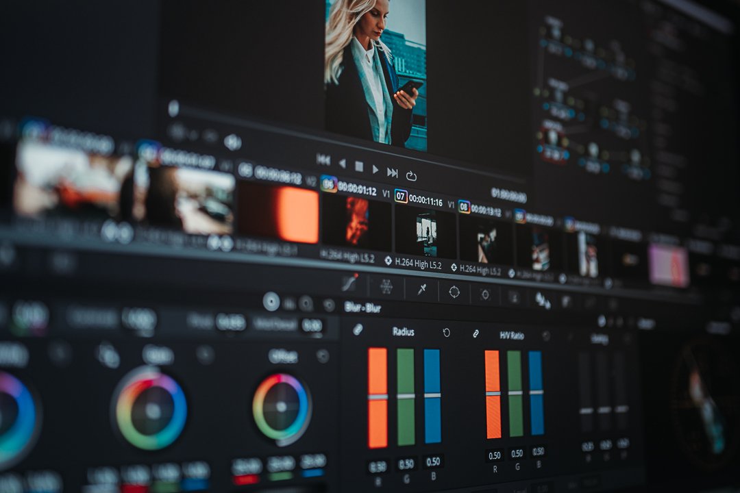 Behind the scenes image 5